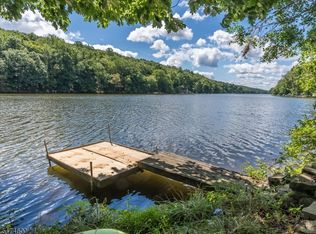 4 Woodcliff Trl, Newton, NJ 07860