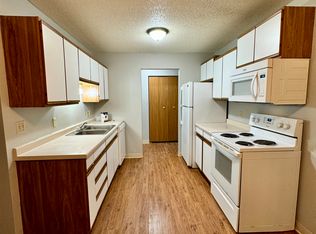 300 6th St SW #29, Roseau, MN 56751