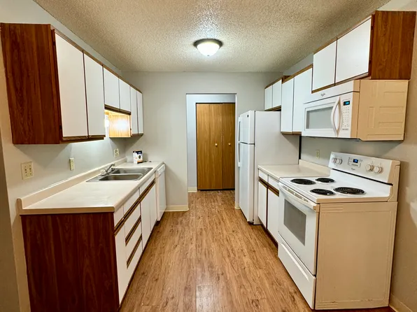 300 6th St SW, Roseau, MN