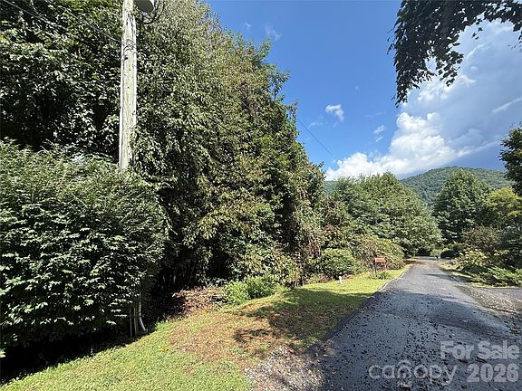 5th image of 10 Lewis Ln #10