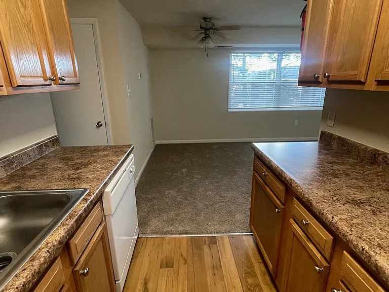 Longview — Photo 37