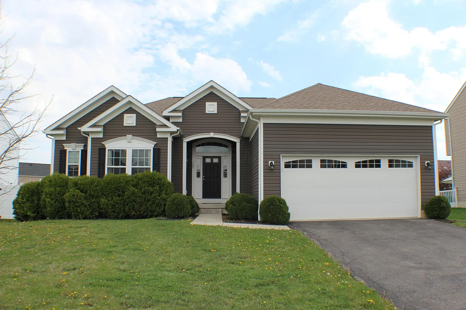 162 Edmonds Dr photo 1