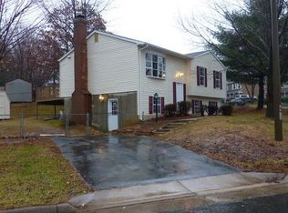 5696 Roundtree Dr, Woodbridge, VA 22193