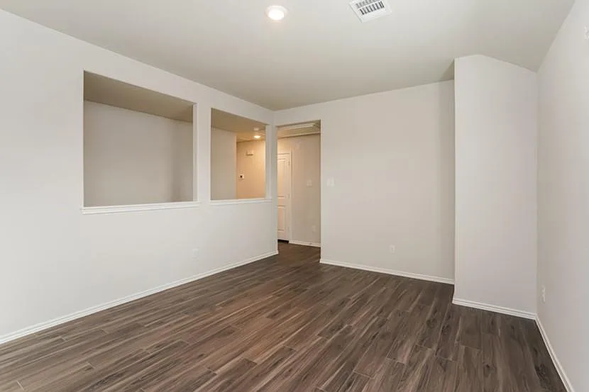 4 bed, 2.5 bath, 1751 sqft, $1,975 — Photo 3