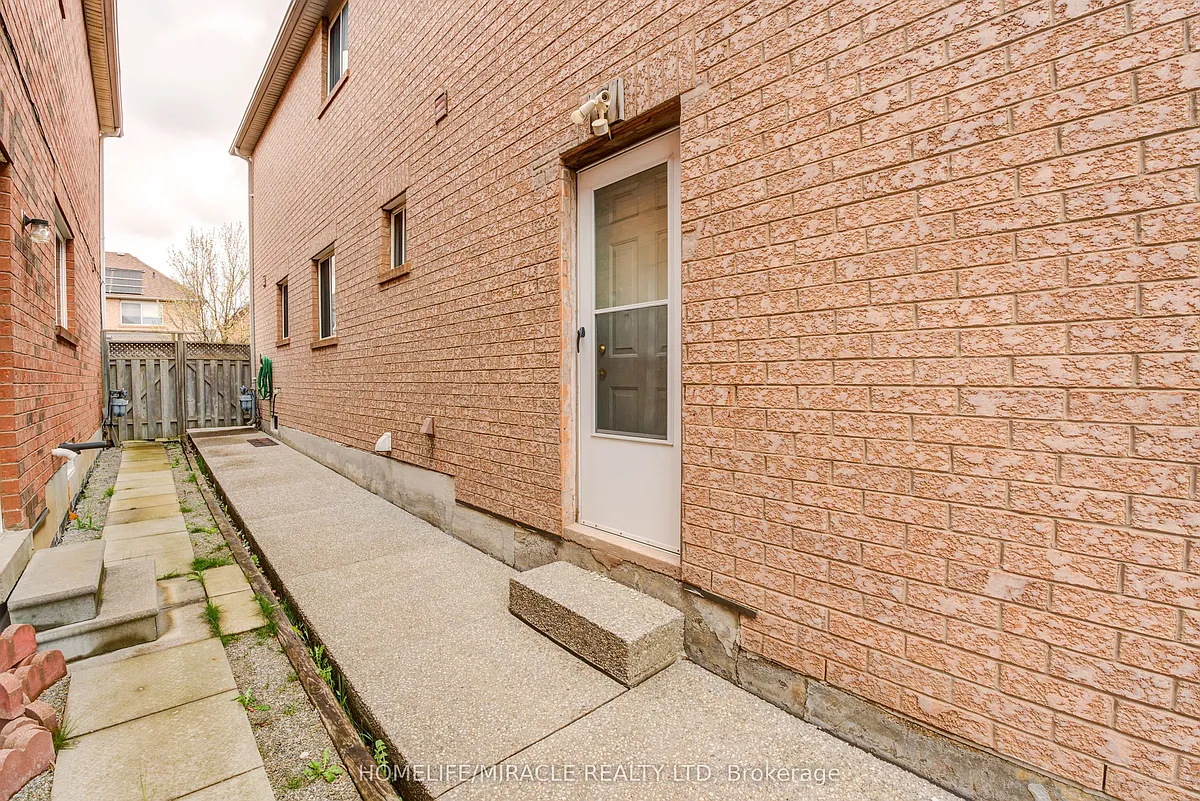 Building Photo - 5921 Summerside Dr