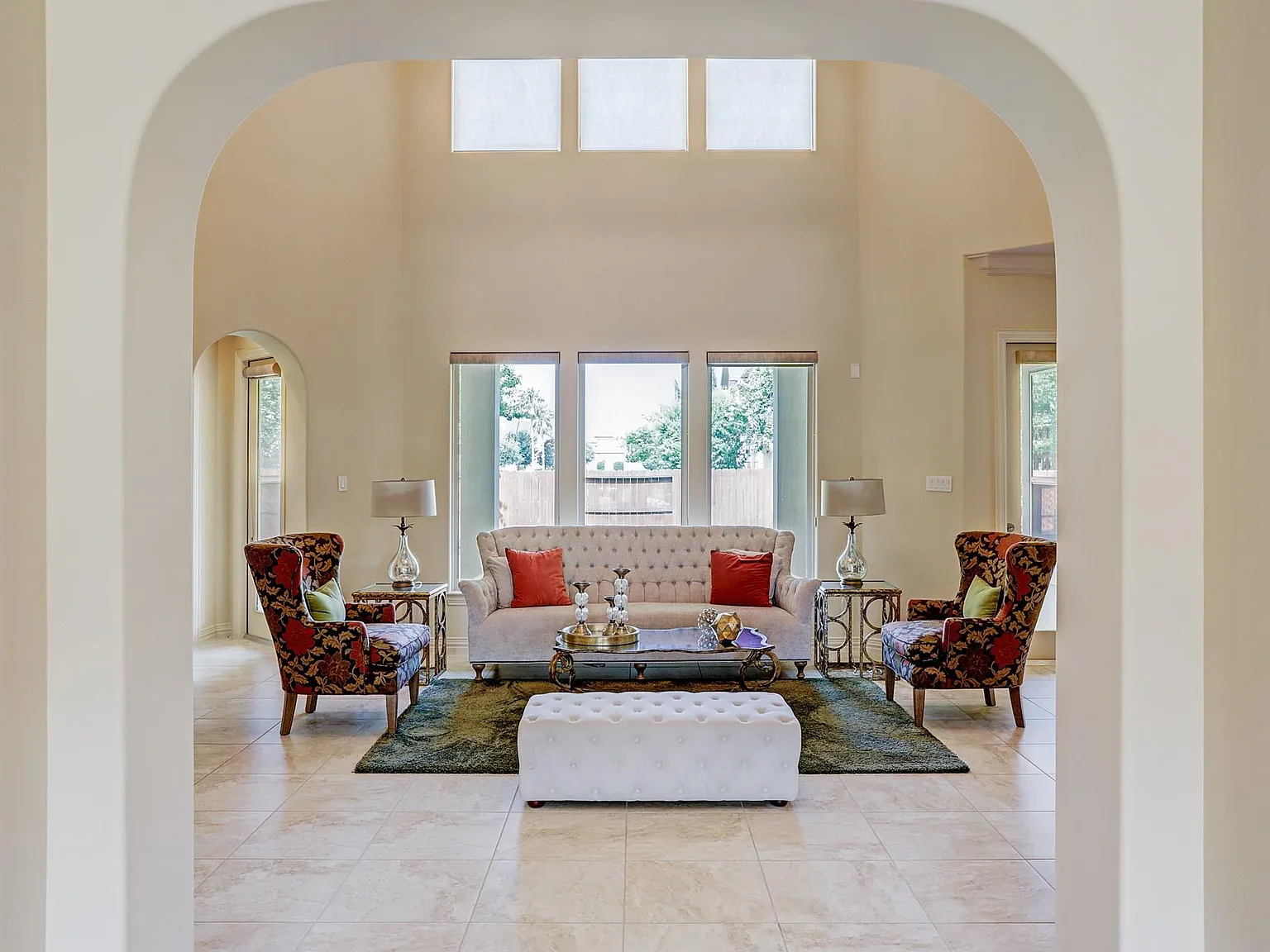 5 bed, 4.5 bath, 4425 sqft, $6,000 — Photo 4