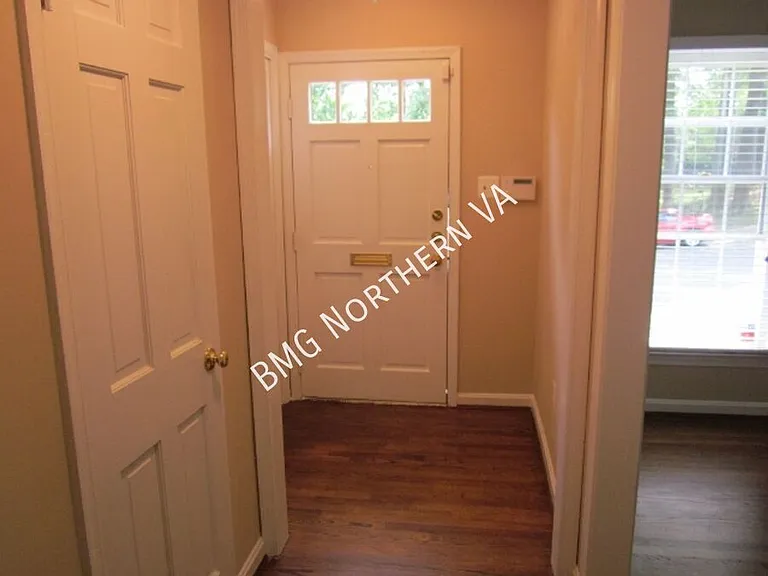 1160 Wimbledon Dr — Photo 2