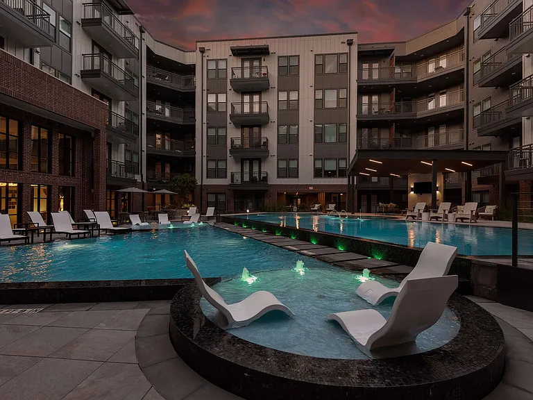 Troubadour Apartments — Photo 78