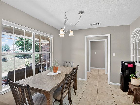 4th image of 310 Vista Dr