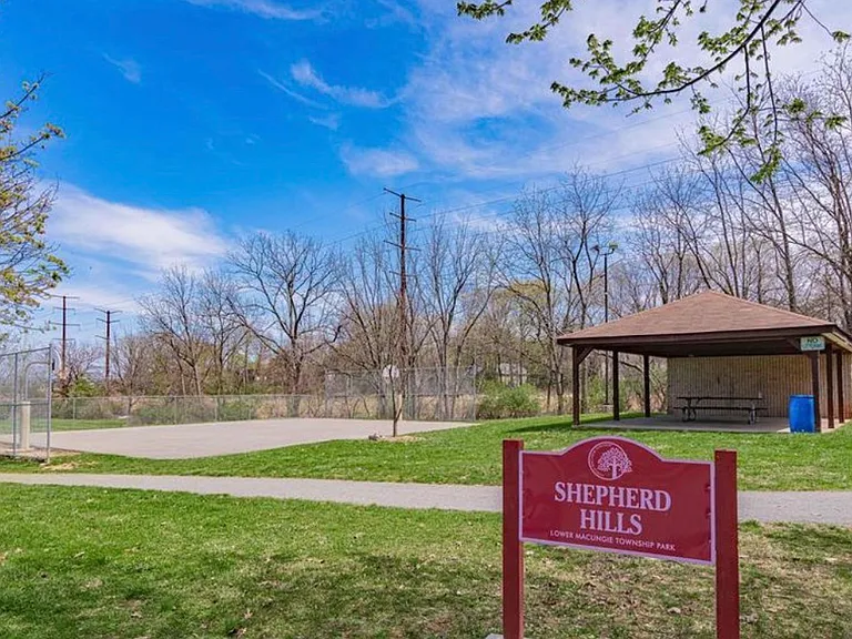 5727 Greens Dr — Photo 26