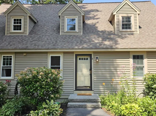 8 Balmoral Dr, Stratham, NH 03885