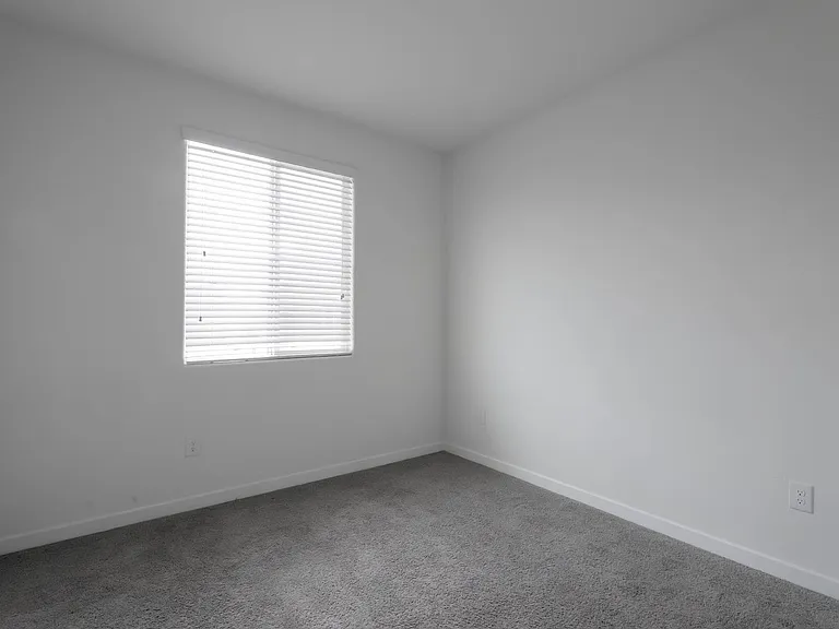 902 Bronzite St — Photo 25