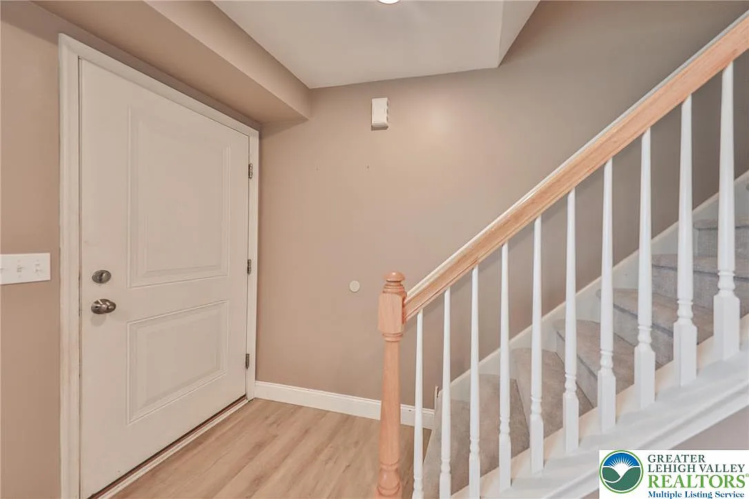 3 bed, 1.5 bath, 1491 sqft, $2,400 — Photo 4