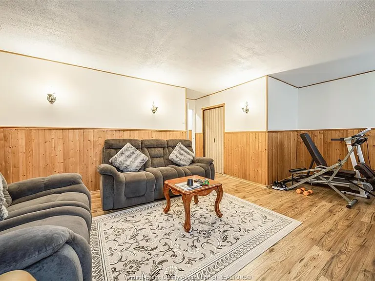 1229 Arncliffe Pl — Photo 23