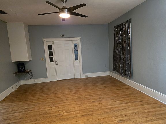 4th image of 9 W Herrick Dr #1