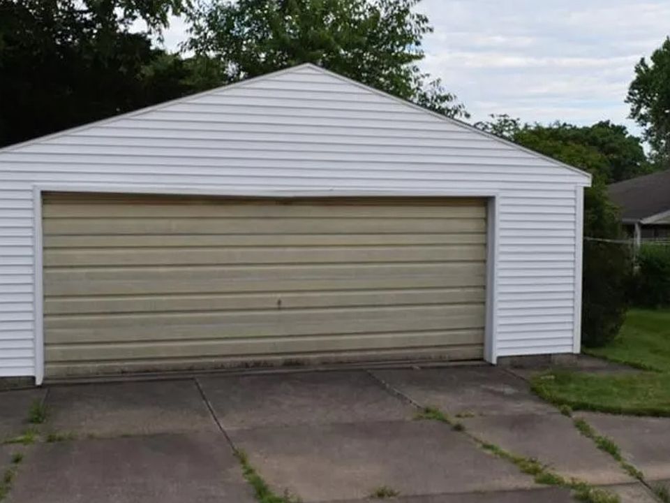 2nd image of 607 Woodstock Rd