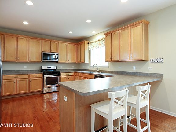 3rd image of 370 Oakmont Dr