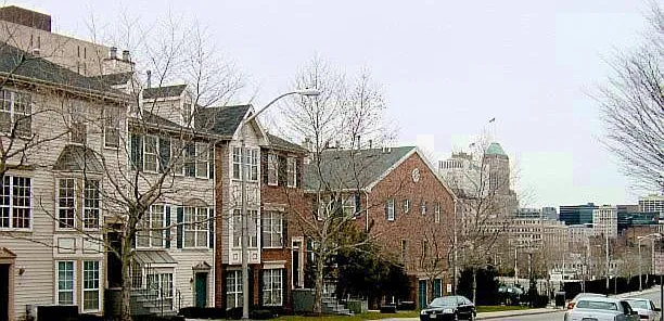 37 Howard Court3 Master — Photo 6