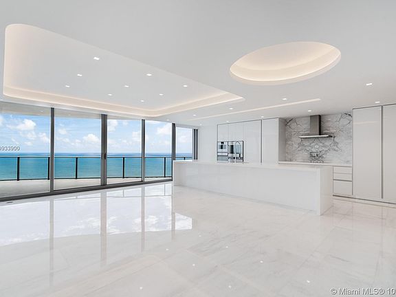 4th image of 15701 Collins Ave #2702