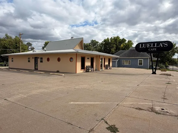 1124 Harlan St, Falls City, NE 68355