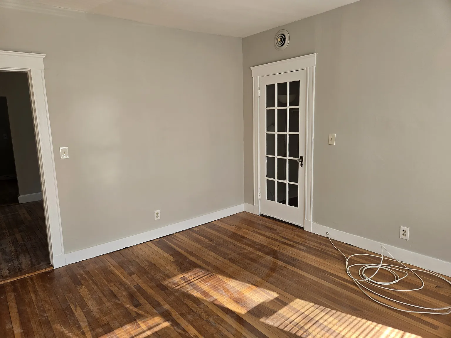 2 bed, 925 sqft, $2,400 — Photo 3