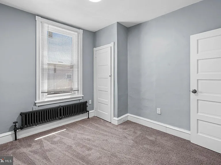 950 E Russell St — Photo 22