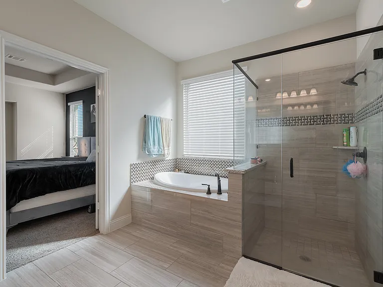 3825 Honey Grove Dr — Photo 16