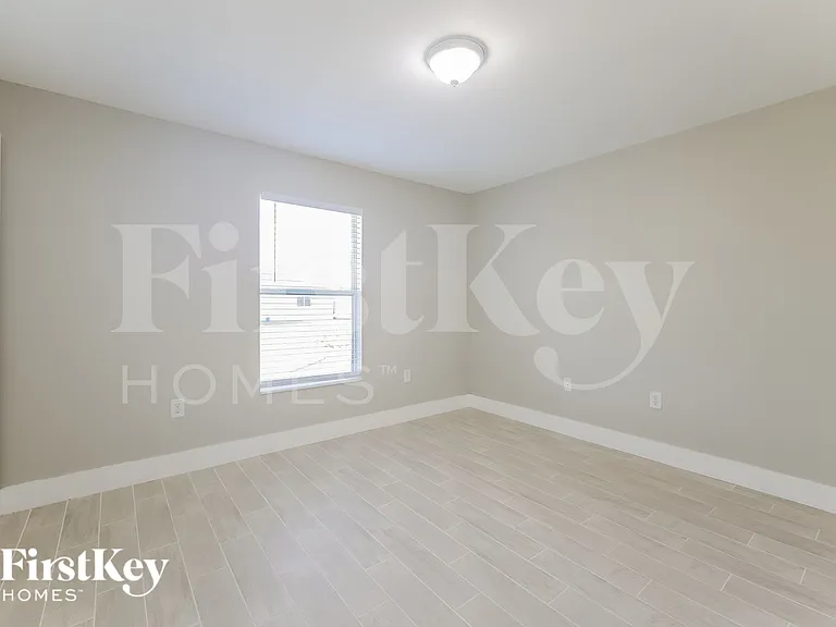2519 NW 7th St — Photo 16