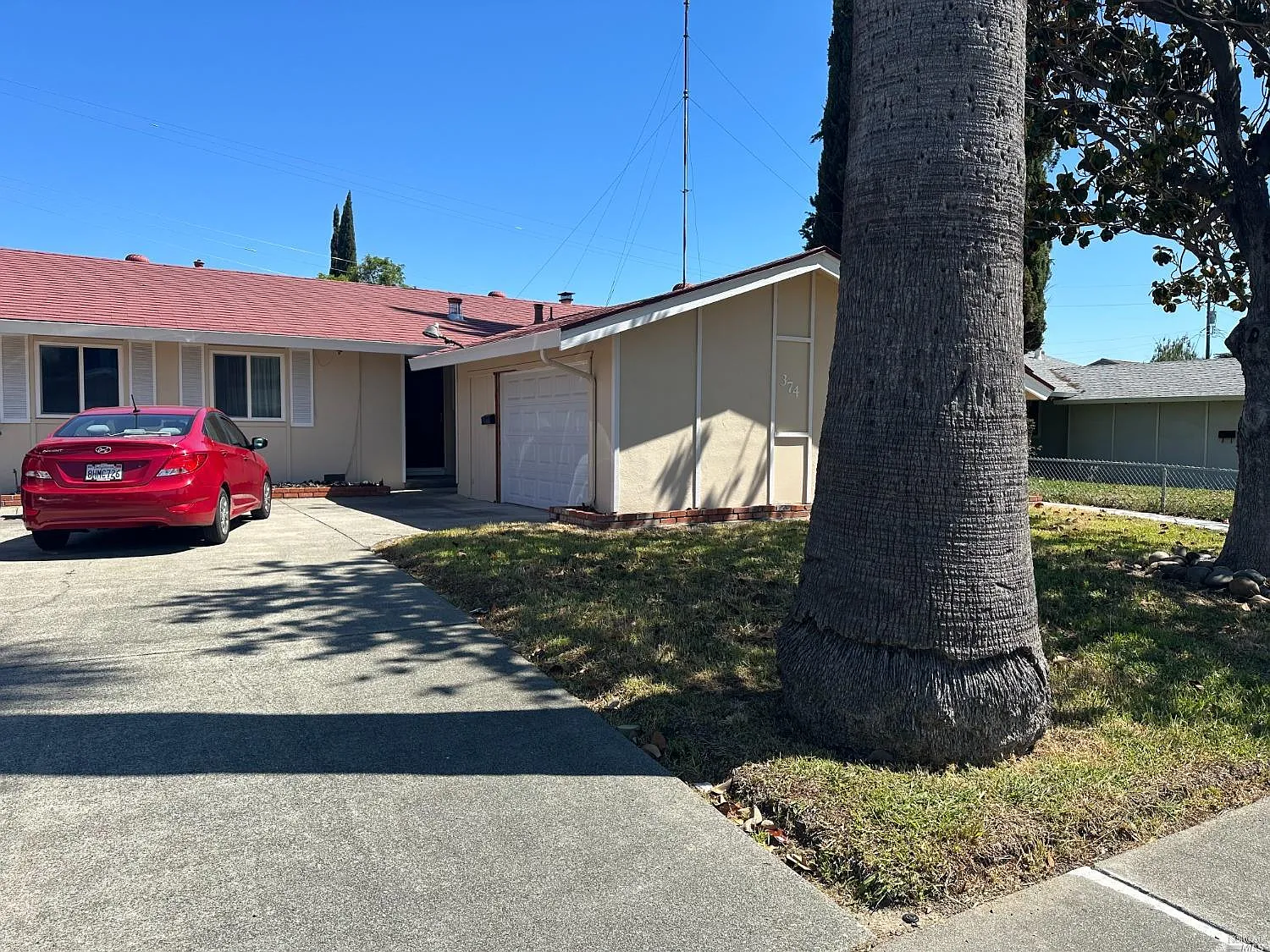 374 Begonia Boulevard photo 1
