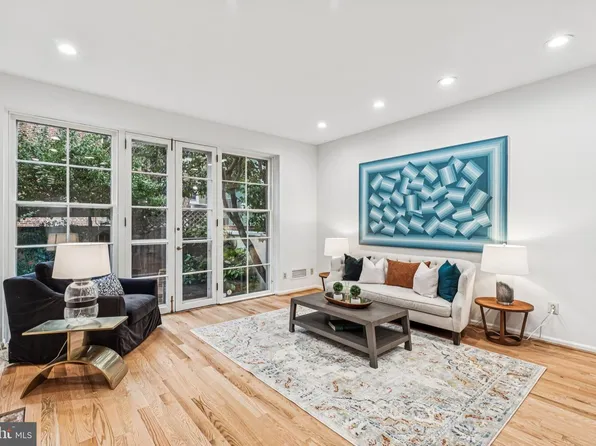 1 Blackwell Pl, Philadelphia, PA 19147