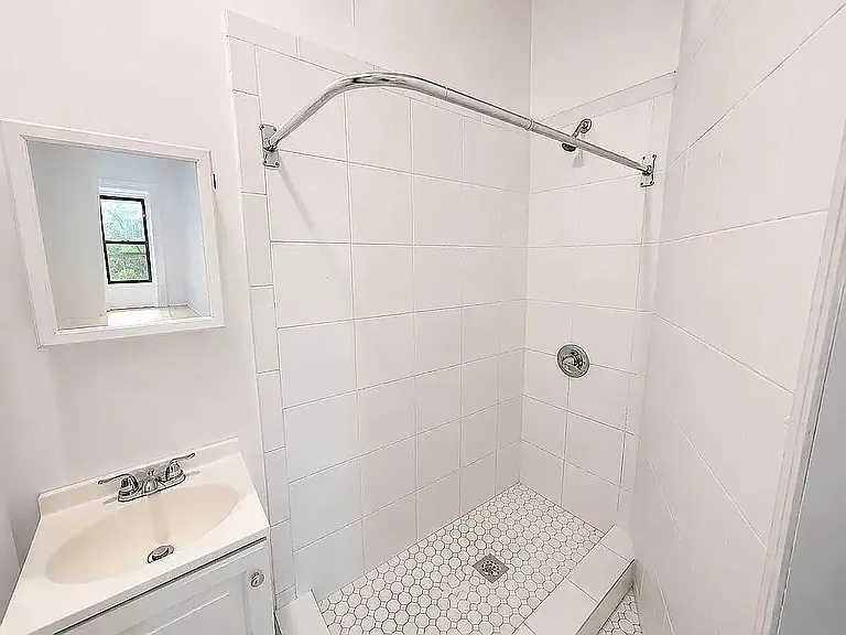 550 Kosciuszko St #1 — Photo 7