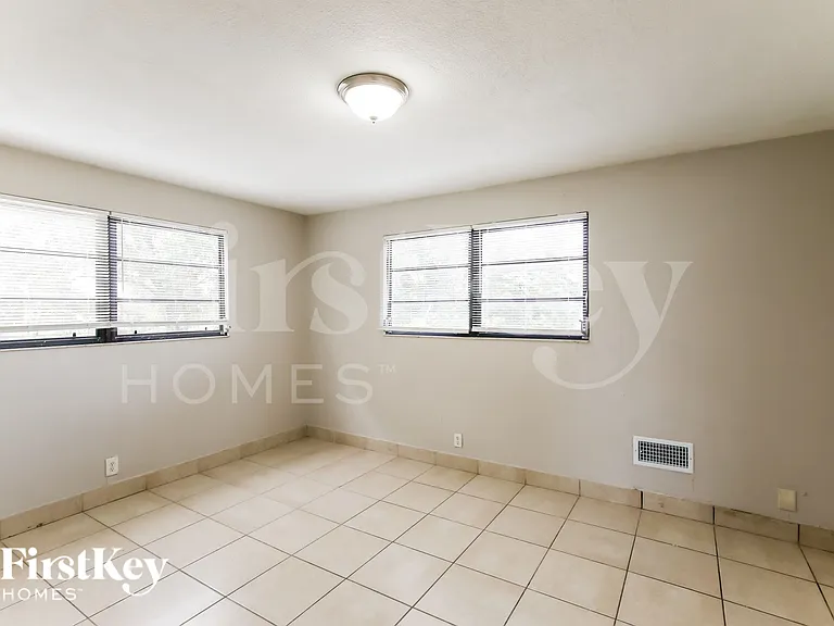 3427 NW 37th St — Photo 12