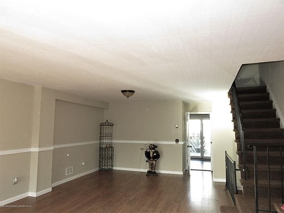 5th image of 127 Gauldy Ave
