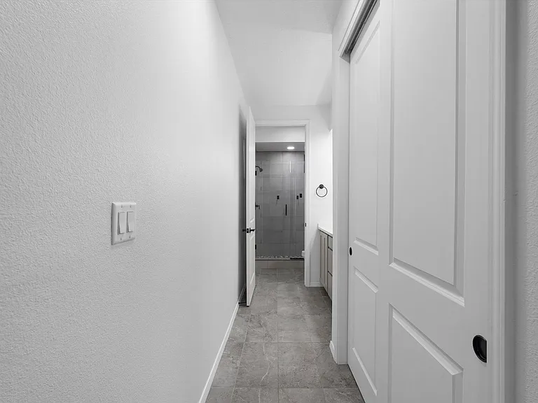 4017 Silver Springs Rd NE — Photo 18