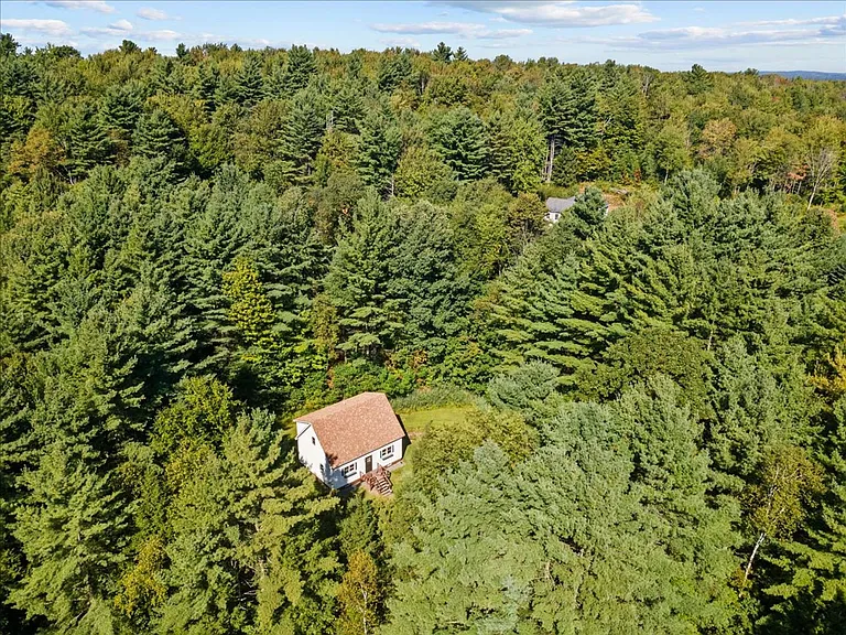 1672 Sweet Hollow Rd — Photo 35