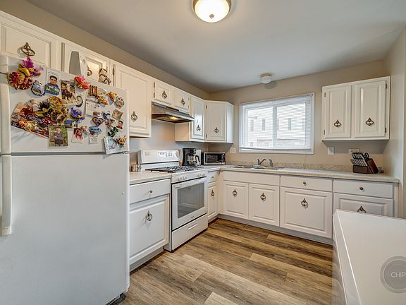 3rd image of 18 Fernwood Dr #D