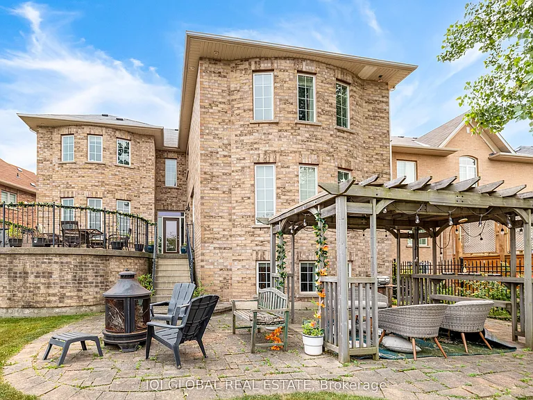 2395 Lyndhurst Dr — Photo 41