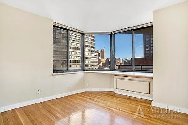 Rented by Anchor Associates | media 7