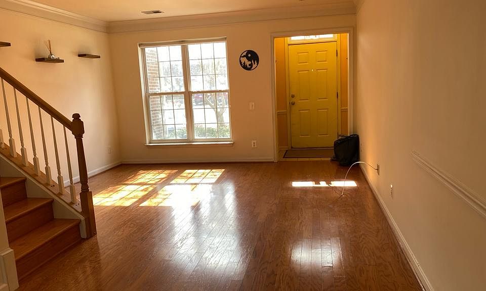 Entrance & Living Room - 1