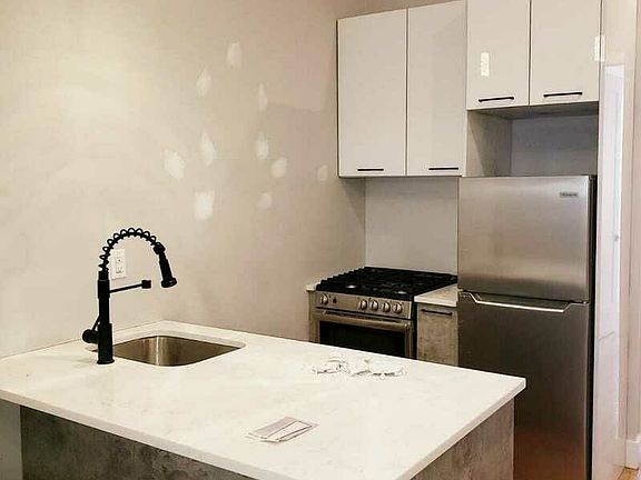 2nd image of 249 Montrose Ave #2