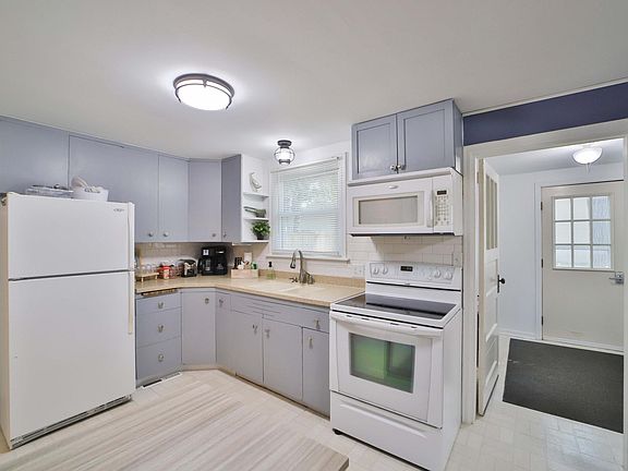 3rd image of 305 W Main St