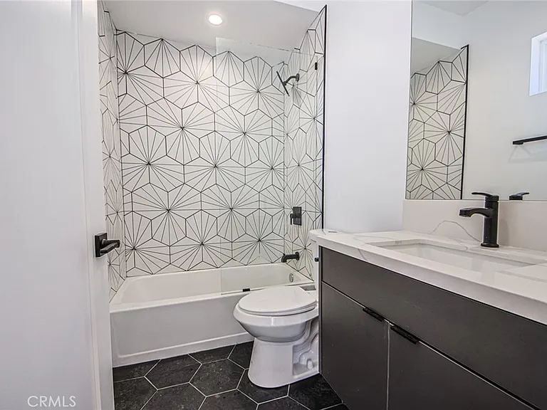2851 S Victoria Ave #2 — Photo 26