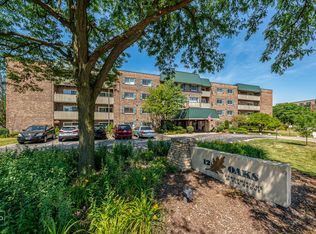 700 Perrie Dr APT 105, Elk Grove Village, IL