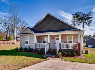 4438 Fox St, Randleman, NC 27317