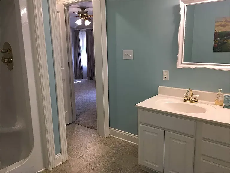 209 N Bedelia St — Photo 44