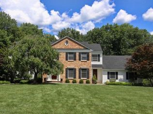 27 Robin Rd, Warren, NJ 07059