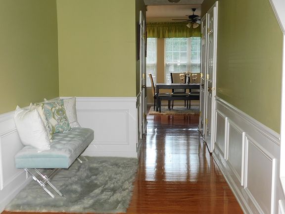 2nd image of 1550 Parkcrest Ln