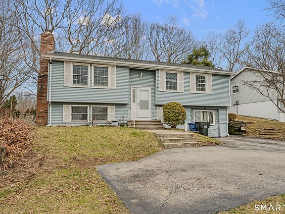 3rd image of 10 Amherst Court