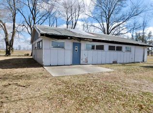 400 S State Route 127, Raymond, IL 62560