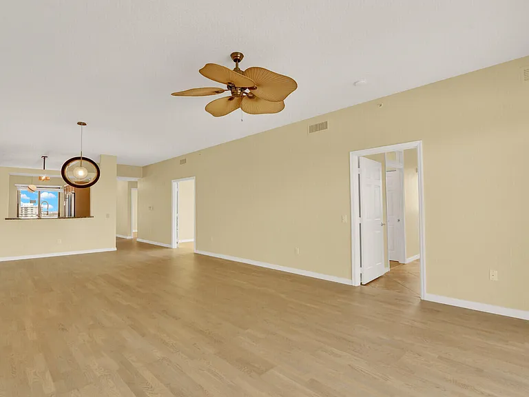 370 Golfview Rd #901 — Photo 12